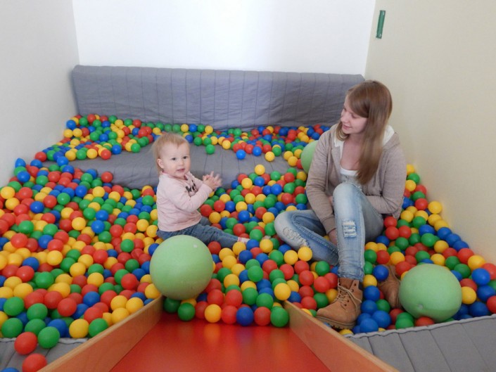 Foto Kinderbetreuung im Kugelbad des Ladyfit-Studios in Edling