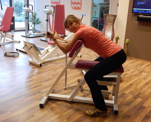 Foto Dame im Zirkel-Training des Fitness-Studio Ladyfit in Edling